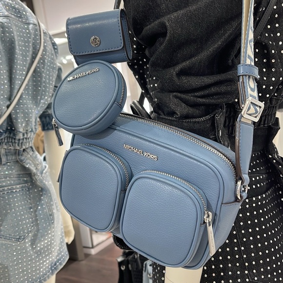 Michael Kors Jet Set Md Leather Crossbody Bag with Case for Apple Airpods Pro® - Picture 9 of 16